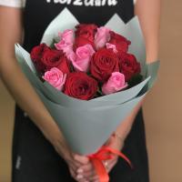 Букет из красных и розовых роз 15 шт. (70 см)