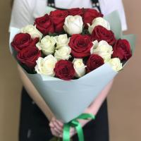 Букет из красных и белых роз 21 шт. (60 см)