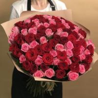 Букет из красных и розовых роз 101 шт. (60 см)