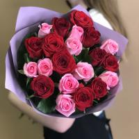 Букет из красных и розовых роз 21 шт. (60 см)