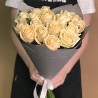 Букет из 17 кремовых роз (60 см)